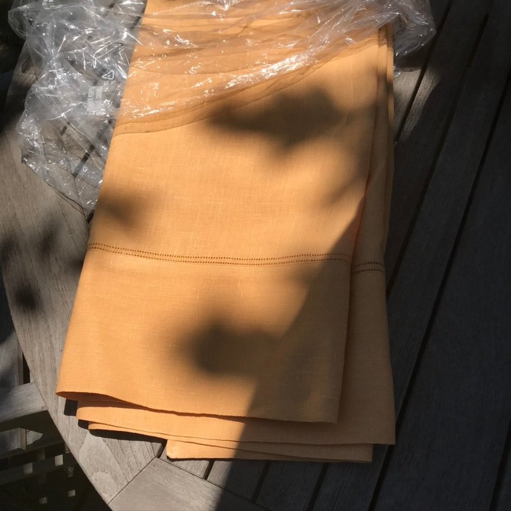 Large Tablecloth - Picture 3 of 5